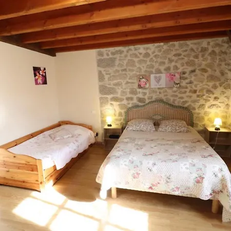 Maison De Charme Entre Monts Du Cantal Et Vallee Du Lot - Jardin, Internet, Animaux Acceptes - Fr-1-742-127 Labesserette
