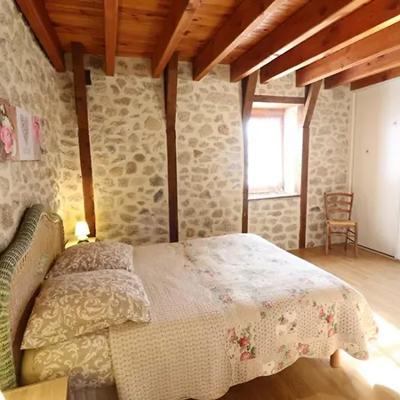 Holiday home Maison De Charme Entre Monts Du Cantal Et Vallee Du Lot - Jardin, Internet, Animaux Acceptes - Fr-1-742-127 Labesserette