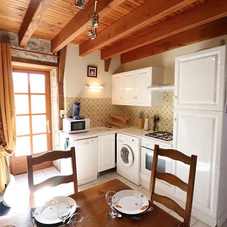 Maison De Charme Entre Monts Du Cantal Et Vallee Du Lot - Jardin, Internet, Animaux Acceptes - Fr-1-742-127 *